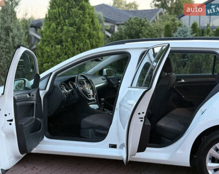 Белый Фольксваген Гольф, объемом двигателя 1.6 л и пробегом 240 тыс. км за 13200 $, фото 3 на Automoto.ua