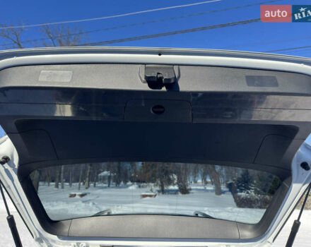 Белый Фольксваген Гольф, объемом двигателя 1.6 л и пробегом 194 тыс. км за 12200 $, фото 24 на Automoto.ua