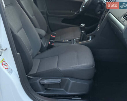 Белый Фольксваген Гольф, объемом двигателя 1.6 л и пробегом 240 тыс. км за 13200 $, фото 55 на Automoto.ua