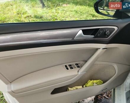 Белый Фольксваген Гольф, объемом двигателя 1.8 л и пробегом 41 тыс. км за 16250 $, фото 13 на Automoto.ua