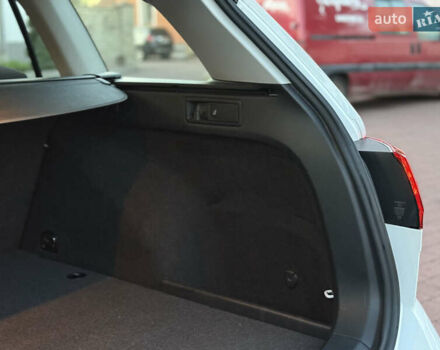 Белый Фольксваген Гольф, объемом двигателя 1.6 л и пробегом 240 тыс. км за 13200 $, фото 62 на Automoto.ua