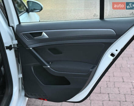 Белый Фольксваген Гольф, объемом двигателя 1.6 л и пробегом 240 тыс. км за 13200 $, фото 58 на Automoto.ua