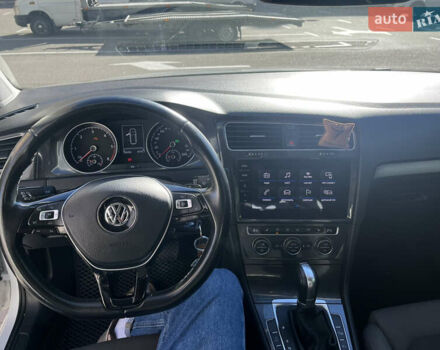 Белый Фольксваген Гольф, объемом двигателя 1.97 л и пробегом 216 тыс. км за 16900 $, фото 8 на Automoto.ua