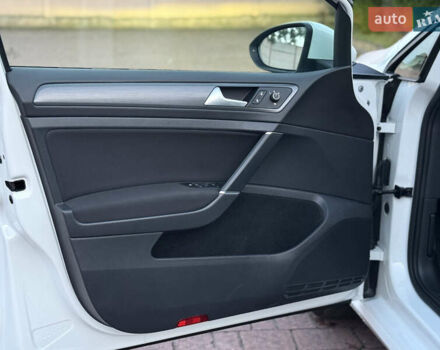 Белый Фольксваген Гольф, объемом двигателя 1.6 л и пробегом 240 тыс. км за 13200 $, фото 26 на Automoto.ua