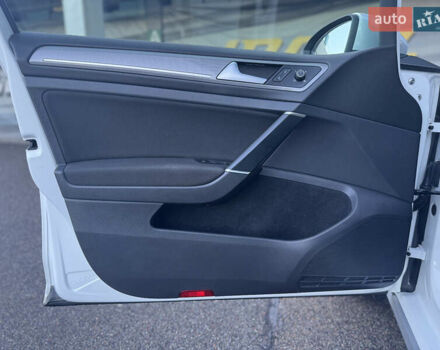 Белый Фольксваген Гольф, объемом двигателя 1.97 л и пробегом 352 тыс. км за 14999 $, фото 10 на Automoto.ua