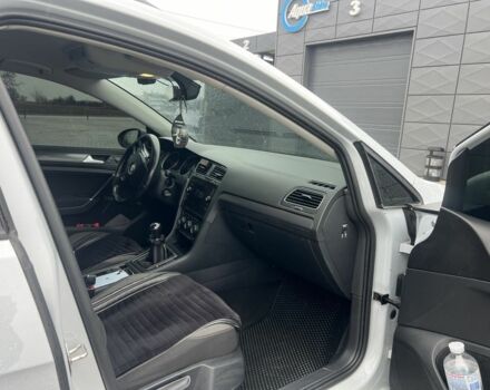 Білий Фольксваген Гольф, об'ємом двигуна 1.6 л та пробігом 301 тис. км за 12900 $, фото 7 на Automoto.ua