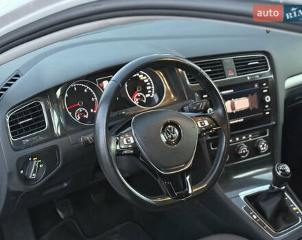 Белый Фольксваген Гольф, объемом двигателя 1.6 л и пробегом 240 тыс. км за 13200 $, фото 30 на Automoto.ua