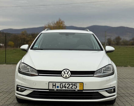 Белый Фольксваген Гольф, объемом двигателя 1.6 л и пробегом 236 тыс. км за 13200 $, фото 1 на Automoto.ua