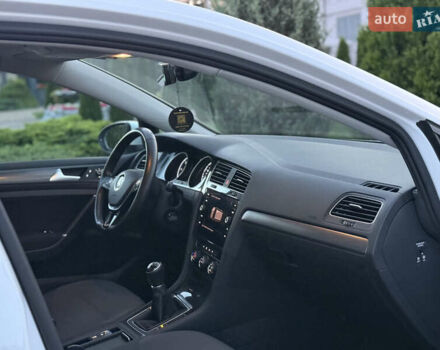 Белый Фольксваген Гольф, объемом двигателя 1.6 л и пробегом 240 тыс. км за 13200 $, фото 53 на Automoto.ua