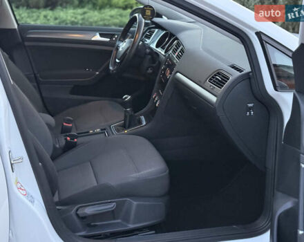 Белый Фольксваген Гольф, объемом двигателя 1.6 л и пробегом 240 тыс. км за 13200 $, фото 54 на Automoto.ua