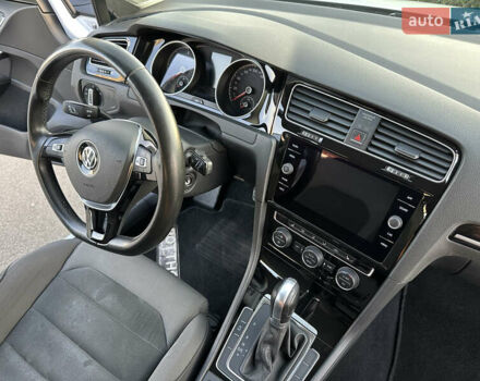 Белый Фольксваген Гольф, объемом двигателя 1.97 л и пробегом 182 тыс. км за 16150 $, фото 44 на Automoto.ua