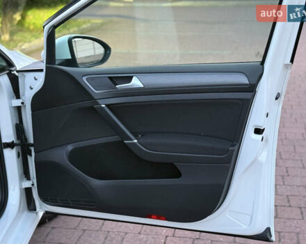 Белый Фольксваген Гольф, объемом двигателя 1.6 л и пробегом 240 тыс. км за 13200 $, фото 56 на Automoto.ua