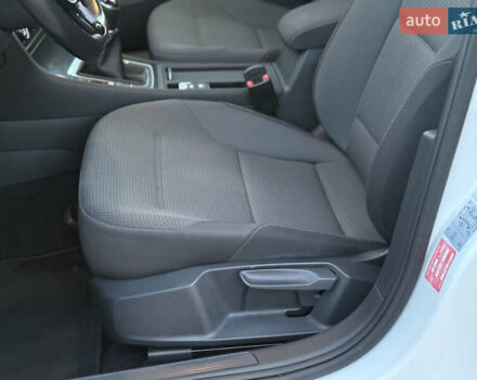 Белый Фольксваген Гольф, объемом двигателя 1.6 л и пробегом 240 тыс. км за 13200 $, фото 29 на Automoto.ua