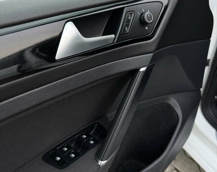 Белый Фольксваген Гольф, объемом двигателя 1.6 л и пробегом 236 тыс. км за 13200 $, фото 15 на Automoto.ua