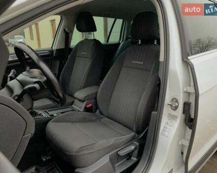 Белый Фольксваген Гольф, объемом двигателя 2 л и пробегом 235 тыс. км за 17555 $, фото 26 на Automoto.ua