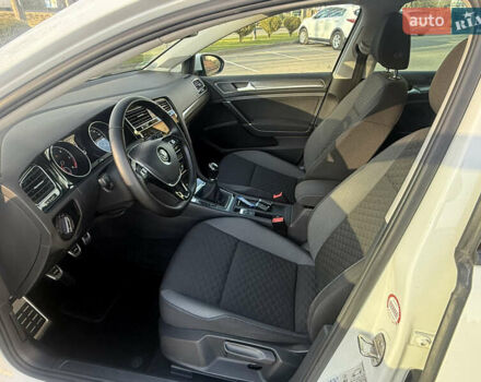 Белый Фольксваген Гольф, объемом двигателя 1.6 л и пробегом 166 тыс. км за 14250 $, фото 47 на Automoto.ua