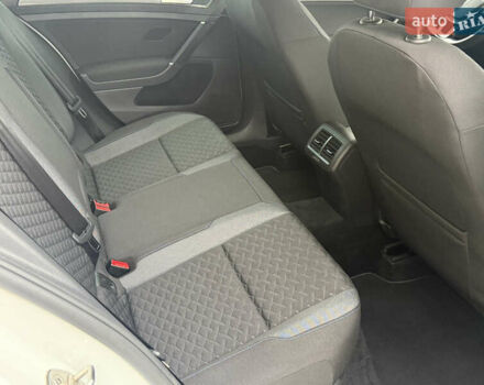 Белый Фольксваген Гольф, объемом двигателя 2 л и пробегом 184 тыс. км за 15250 $, фото 48 на Automoto.ua