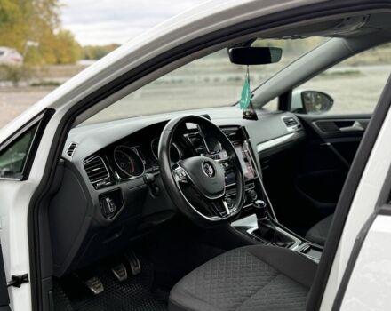 Белый Фольксваген Гольф, объемом двигателя 2 л и пробегом 252 тыс. км за 13800 $, фото 21 на Automoto.ua