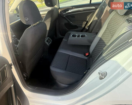 Белый Фольксваген Гольф, объемом двигателя 1.6 л и пробегом 166 тыс. км за 14250 $, фото 59 на Automoto.ua