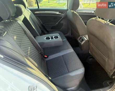 Белый Фольксваген Гольф, объемом двигателя 1.6 л и пробегом 166 тыс. км за 14250 $, фото 58 на Automoto.ua