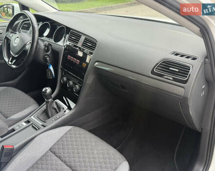 Белый Фольксваген Гольф, объемом двигателя 2 л и пробегом 184 тыс. км за 15250 $, фото 45 на Automoto.ua