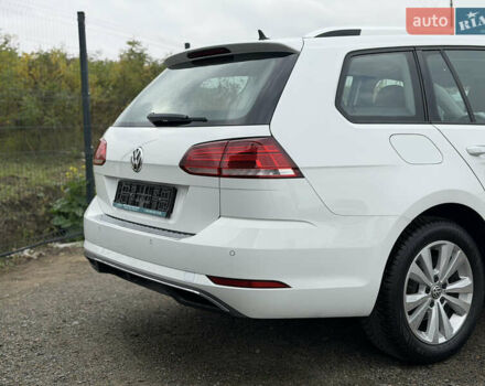 Белый Фольксваген Гольф, объемом двигателя 1.6 л и пробегом 262 тыс. км за 13350 $, фото 12 на Automoto.ua