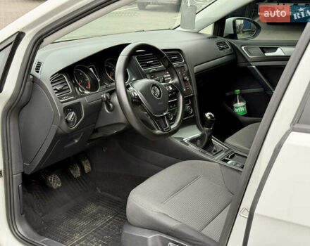 Білий Фольксваген Гольф, об'ємом двигуна 1.6 л та пробігом 217 тис. км за 12800 $, фото 27 на Automoto.ua