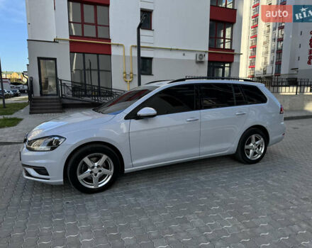 Белый Фольксваген Гольф, объемом двигателя 1.6 л и пробегом 195 тыс. км за 13499 $, фото 5 на Automoto.ua