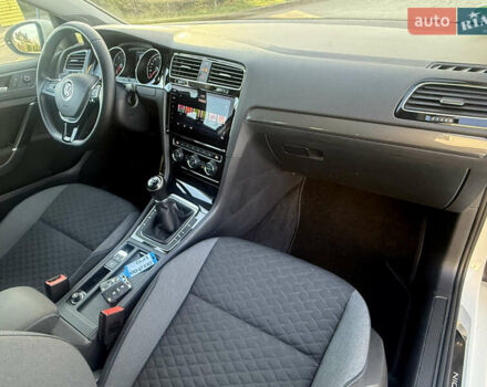 Белый Фольксваген Гольф, объемом двигателя 1.6 л и пробегом 166 тыс. км за 14250 $, фото 50 на Automoto.ua