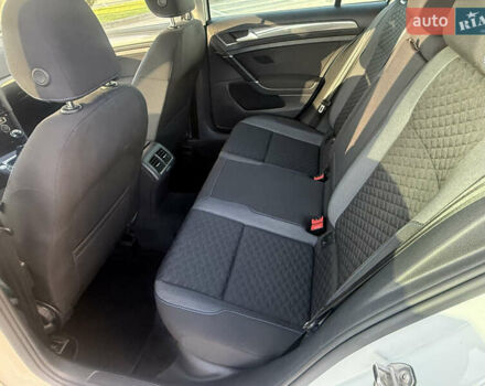 Белый Фольксваген Гольф, объемом двигателя 1.6 л и пробегом 166 тыс. км за 14250 $, фото 62 на Automoto.ua