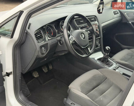 Белый Фольксваген Гольф, объемом двигателя 1.6 л и пробегом 262 тыс. км за 13350 $, фото 14 на Automoto.ua