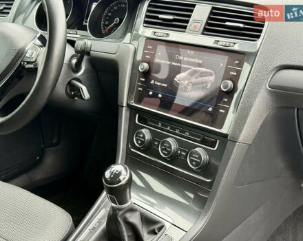 Білий Фольксваген Гольф, об'ємом двигуна 1.6 л та пробігом 217 тис. км за 12800 $, фото 32 на Automoto.ua