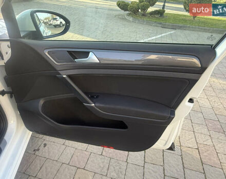 Белый Фольксваген Гольф, объемом двигателя 1.6 л и пробегом 166 тыс. км за 14250 $, фото 55 на Automoto.ua