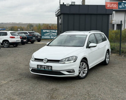 Белый Фольксваген Гольф, объемом двигателя 1.6 л и пробегом 262 тыс. км за 13350 $, фото 1 на Automoto.ua