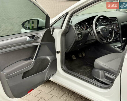 Білий Фольксваген Гольф, об'ємом двигуна 1.6 л та пробігом 217 тис. км за 12800 $, фото 28 на Automoto.ua