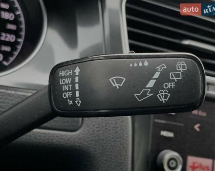 Белый Фольксваген Гольф, объемом двигателя 2 л и пробегом 235 тыс. км за 17555 $, фото 47 на Automoto.ua