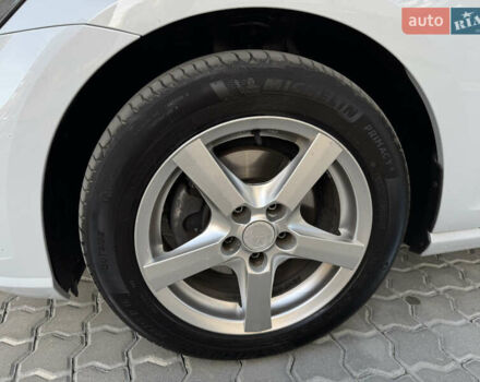 Белый Фольксваген Гольф, объемом двигателя 1.6 л и пробегом 195 тыс. км за 13499 $, фото 19 на Automoto.ua