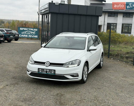 Белый Фольксваген Гольф, объемом двигателя 1.6 л и пробегом 262 тыс. км за 13350 $, фото 6 на Automoto.ua
