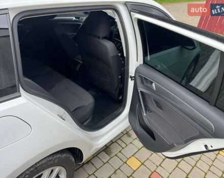 Белый Фольксваген Гольф, объемом двигателя 1.6 л и пробегом 183 тыс. км за 15500 $, фото 33 на Automoto.ua