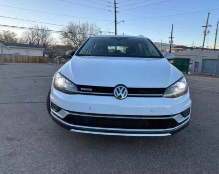 Белый Фольксваген Гольф, объемом двигателя 1.8 л и пробегом 49 тыс. км за 12000 $, фото 1 на Automoto.ua