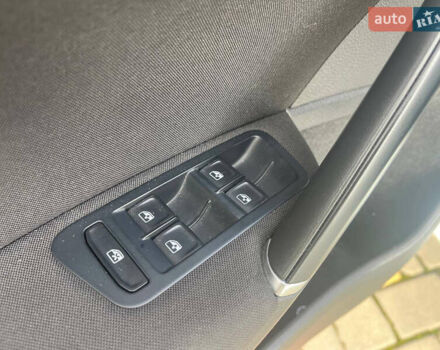 Белый Фольксваген Гольф, объемом двигателя 1.6 л и пробегом 183 тыс. км за 15500 $, фото 16 на Automoto.ua