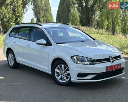 Белый Фольксваген Гольф, объемом двигателя 1.6 л и пробегом 226 тыс. км за 13650 $, фото 1 на Automoto.ua