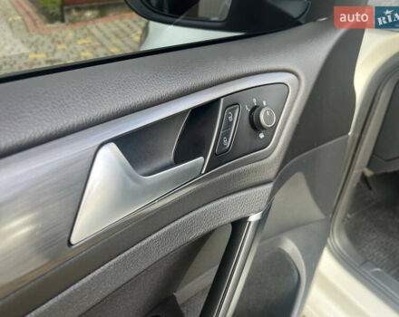 Белый Фольксваген Гольф, объемом двигателя 1.6 л и пробегом 183 тыс. км за 15500 $, фото 17 на Automoto.ua