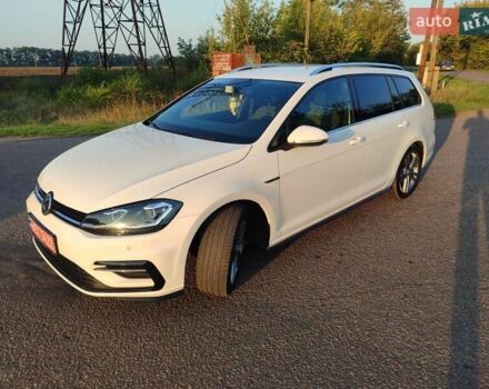 Белый Фольксваген Гольф, объемом двигателя 1.97 л и пробегом 215 тыс. км за 20100 $, фото 1 на Automoto.ua