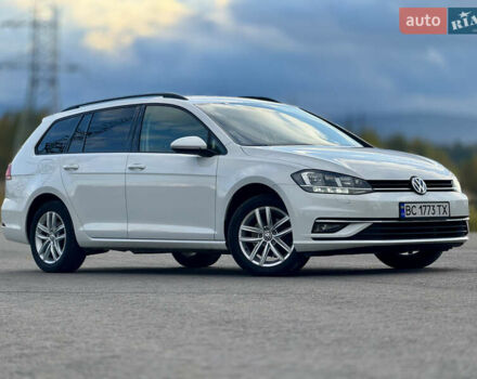 Белый Фольксваген Гольф, объемом двигателя 2 л и пробегом 230 тыс. км за 16800 $, фото 3 на Automoto.ua