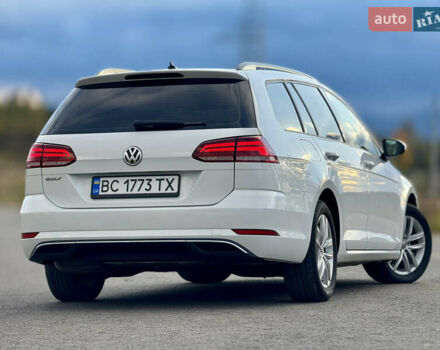 Белый Фольксваген Гольф, объемом двигателя 2 л и пробегом 230 тыс. км за 16800 $, фото 41 на Automoto.ua