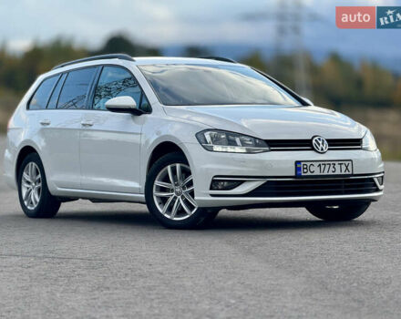 Белый Фольксваген Гольф, объемом двигателя 2 л и пробегом 230 тыс. км за 16800 $, фото 2 на Automoto.ua