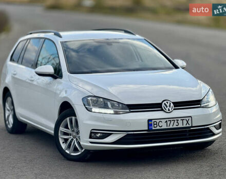 Белый Фольксваген Гольф, объемом двигателя 2 л и пробегом 230 тыс. км за 16800 $, фото 5 на Automoto.ua