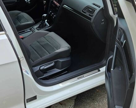 Белый Фольксваген Гольф, объемом двигателя 1.5 л и пробегом 62 тыс. км за 11200 $, фото 11 на Automoto.ua