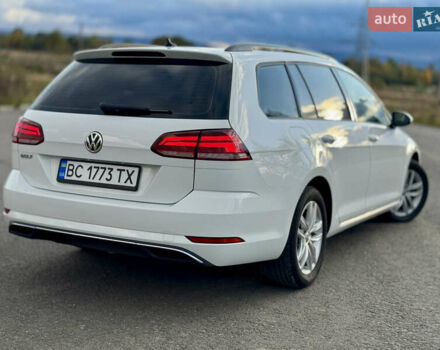Белый Фольксваген Гольф, объемом двигателя 2 л и пробегом 230 тыс. км за 16800 $, фото 45 на Automoto.ua